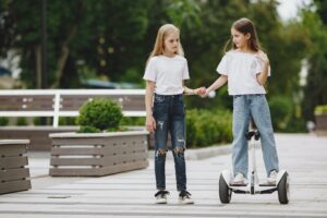 Dwie dziewczynki na Hoverboardzie