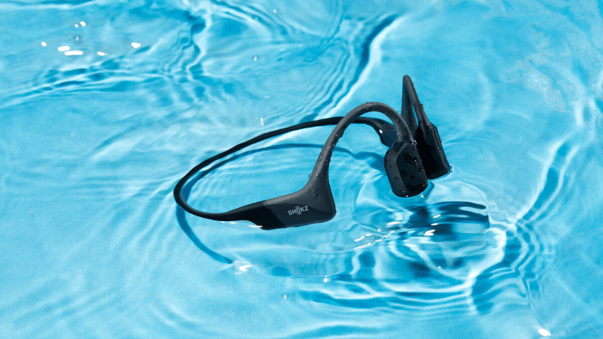 Trening pływacki w rytmie ulubionej muzyki? To możliwe dzięki słuchawkom kostnym do pływania